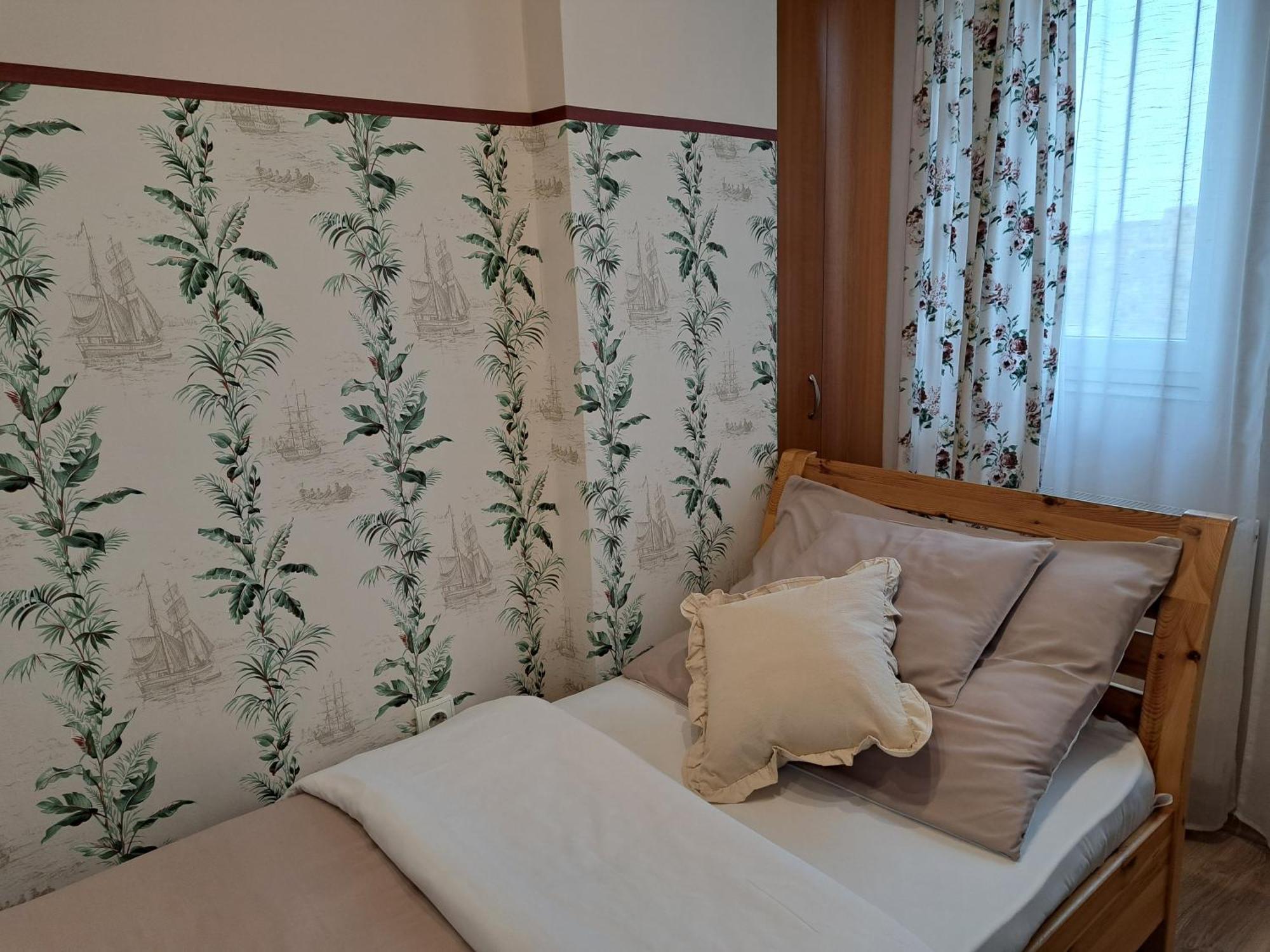 Orient Apartmanhaz エゲル エクステリア 写真
