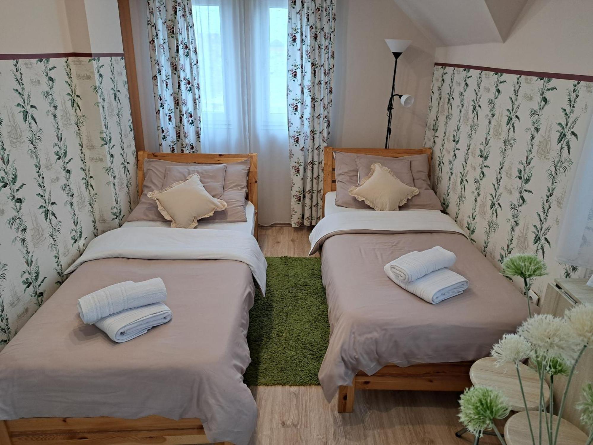 Orient Apartmanhaz エゲル エクステリア 写真