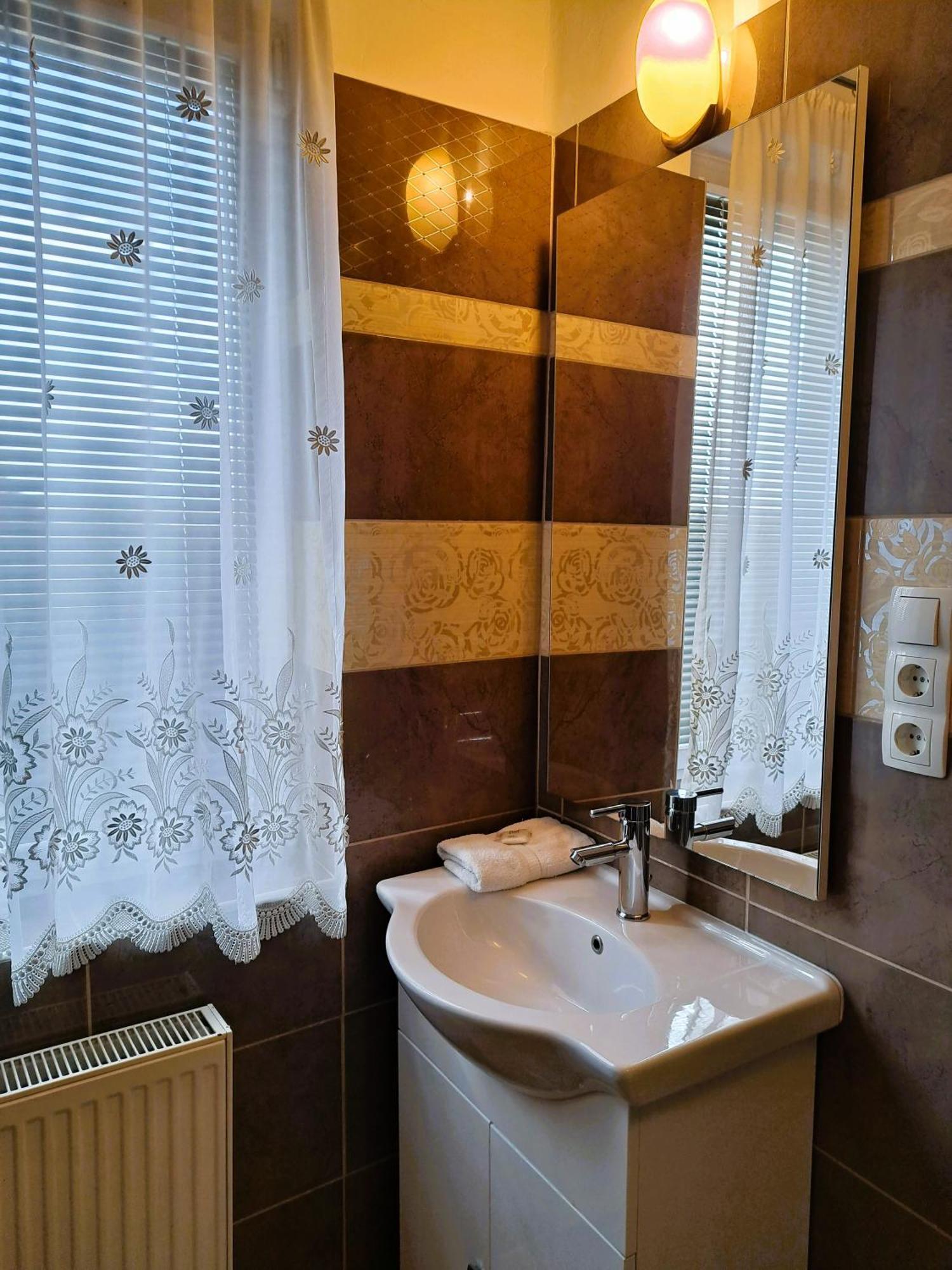 Orient Apartmanhaz エゲル エクステリア 写真