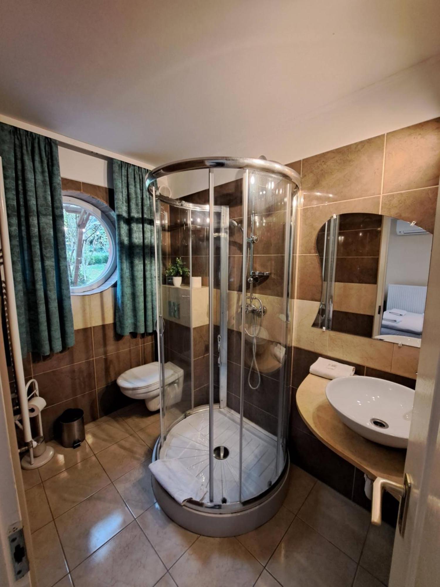Orient Apartmanhaz エゲル エクステリア 写真